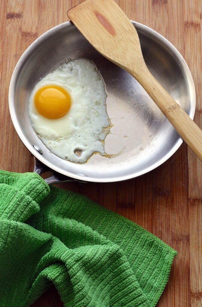 eggs, fried, sunny side up-1467287.jpg